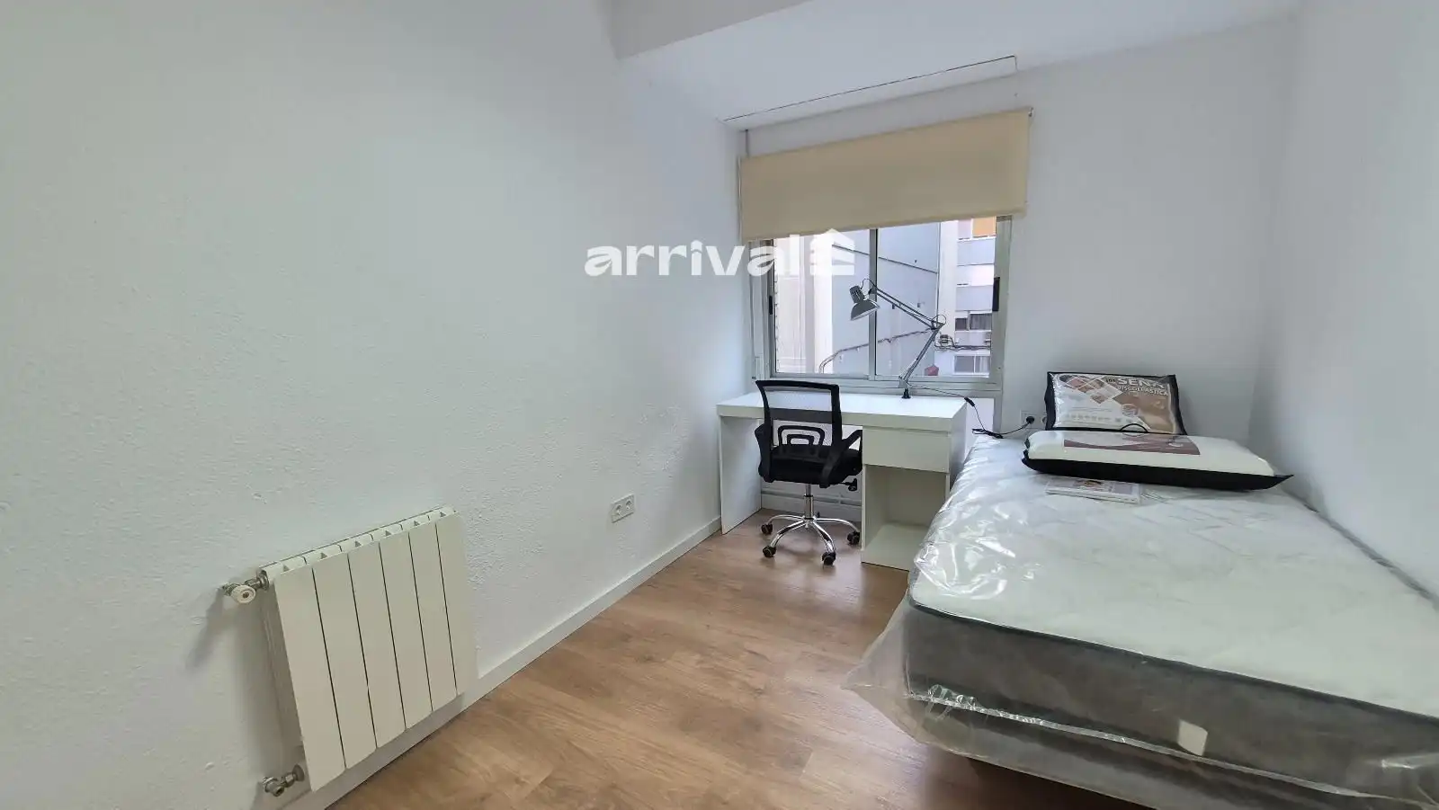 Schlafzimmer von Wohnung zur untervermieten in Valencia mit Heizung, Terrasse und Möbliert
