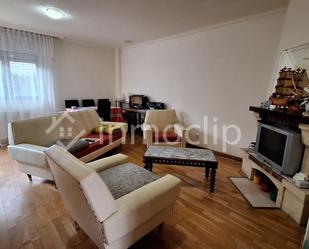 Living room of Single-family semi-detached to rent in Villares de la Reina