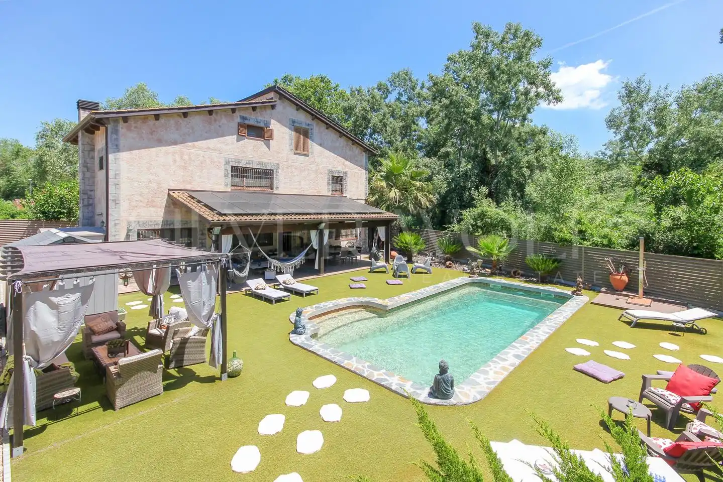 Casa con piscina en venta en calle dels Avellaners