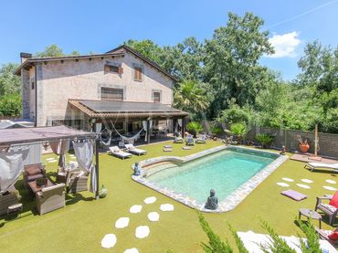 Casa con piscina in vendita a calle dels Avellaners
