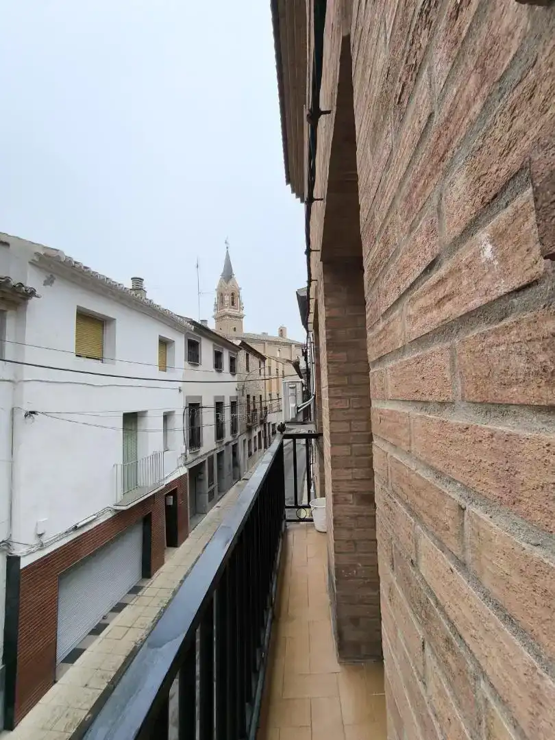 Vista exterior de Casa adosada de alquiler en Fuentes de Ebro, Zaragoza