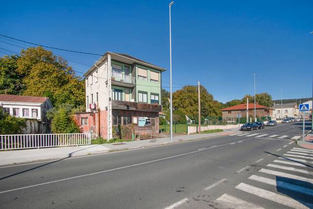 Local comercial en Venta en Av 19 De Febrero en A Malata - Catabois - Ciudad Jardín