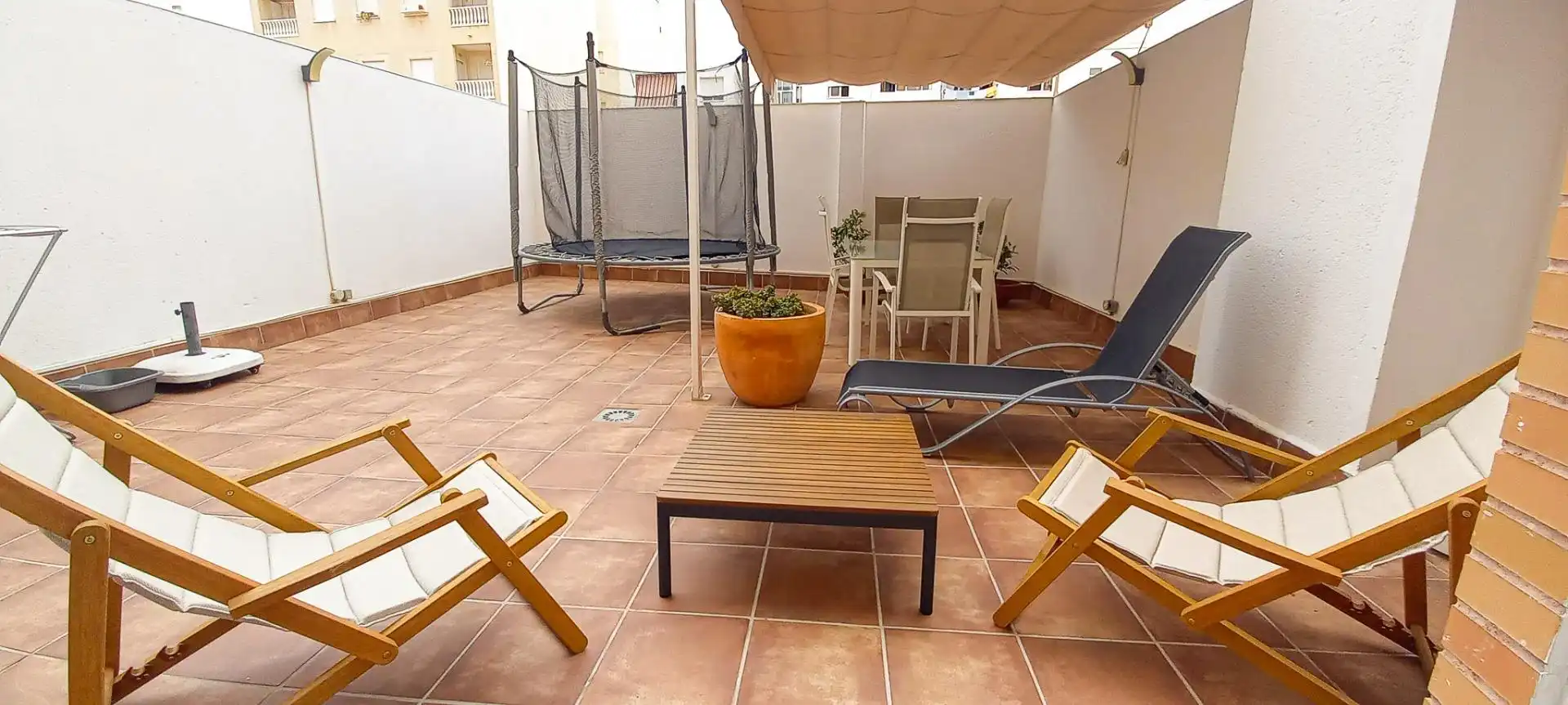 Terrasse von Wohnungen zur Miete in Torrevieja mit Klimaanlage, Heizung und Privatgarten