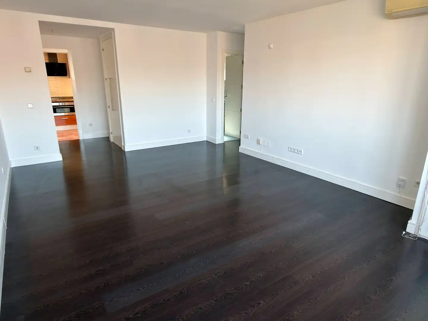 Living room of Flat for rent in Madrid  with Air Conditioner, Heating and Parquet flooring