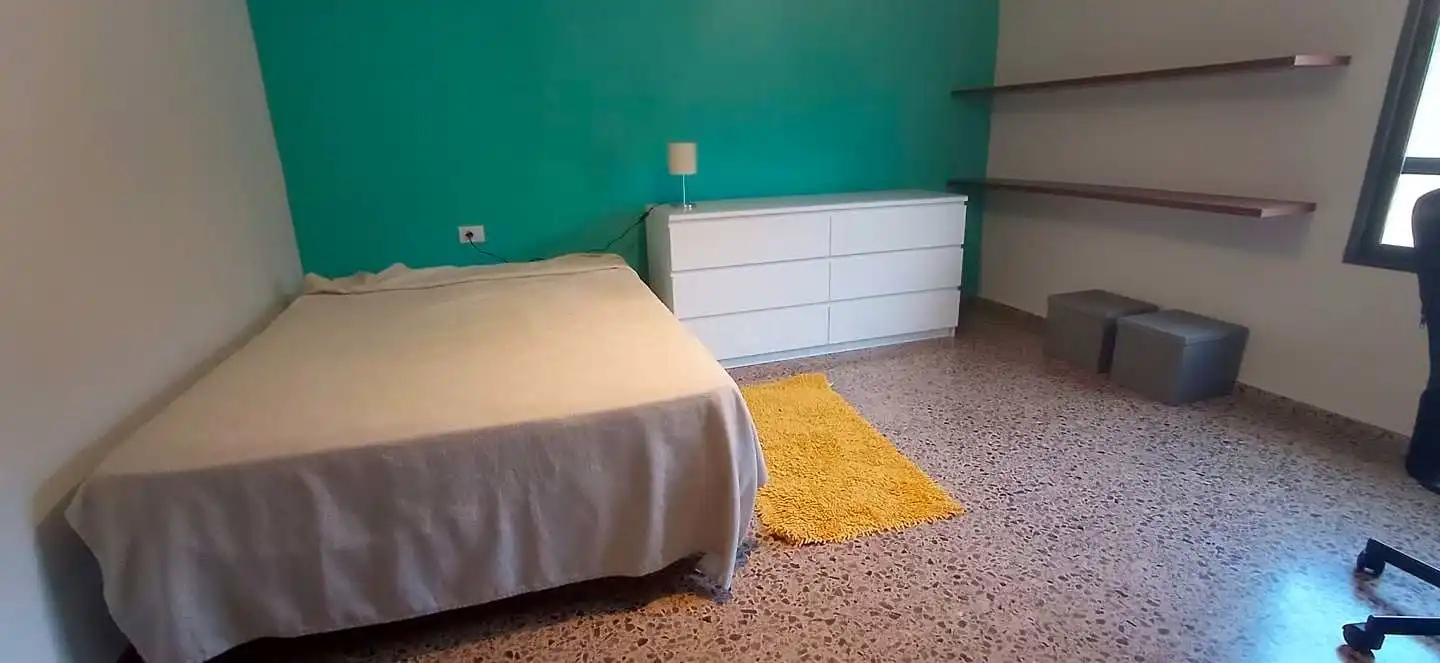 Habitación de Apartamento de alquiler en Moncada con Aire acondicionado, Terraza y Amueblado