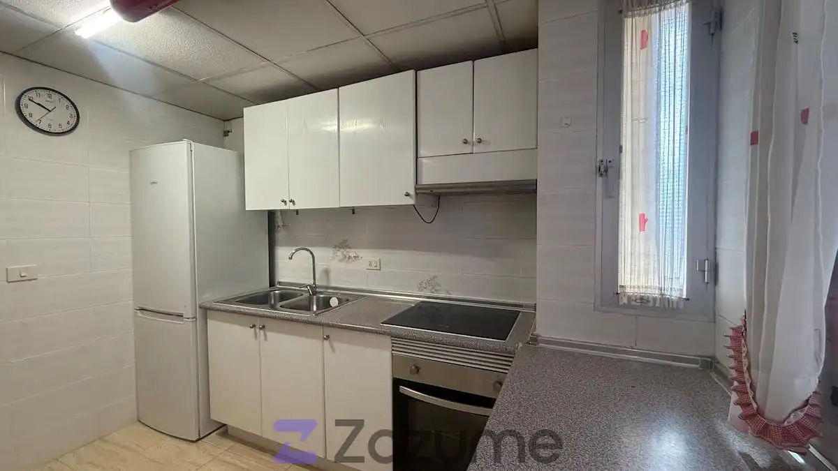 Cuina de Apartament de lloguer en Murcia amb Aire condicionat, Moblat i Forn
