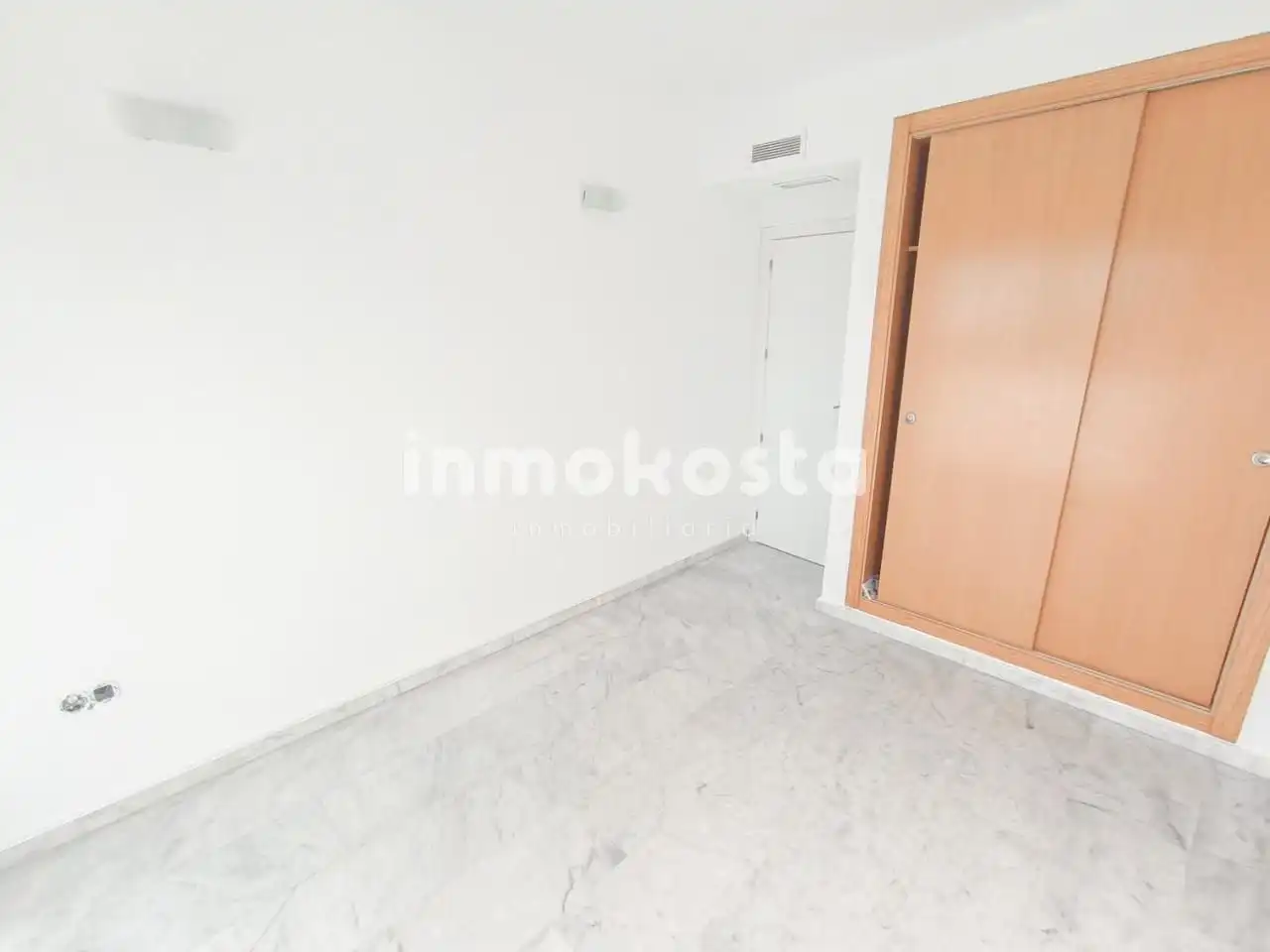 Habitación de Piso en venta en Benidorm con Aire acondicionado, Terraza y Piscina comunitaria