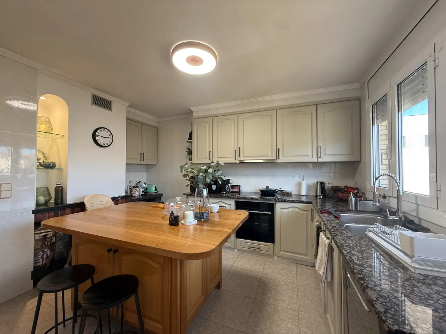 Cocina de Casa o chalet en venta en Besalú con Aire acondicionado, Calefacción y Jardín privado