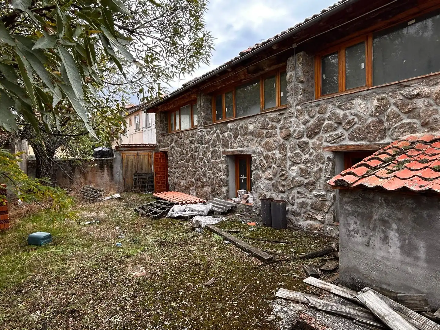 Vista exterior de Edificio en venta en Navafría