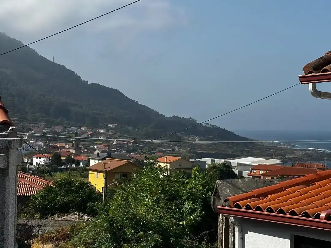 Vista exterior de Casa adosada en venda en Oia amb Aire condicionat