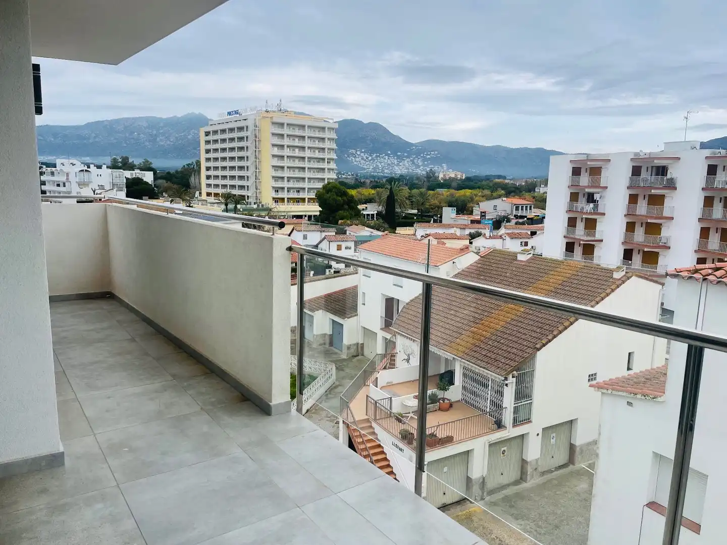 Terrasse von Maisonette zum Verkauf in Roses mit Klimaanlage, Heizung und Terrasse