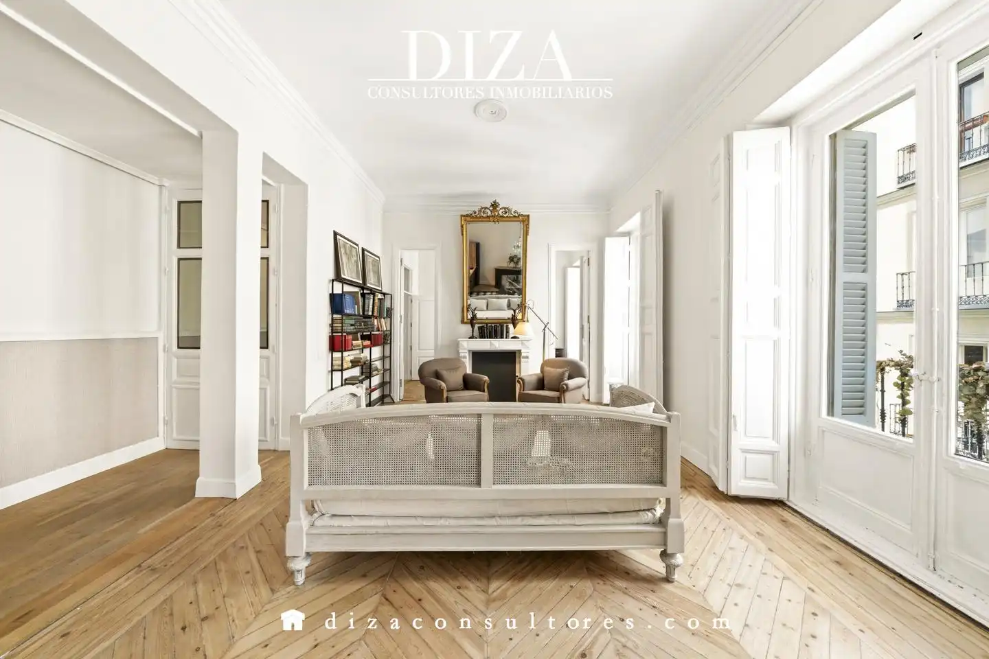Living room of Flat for sale in Madrid  with Air Conditioner, Terrace and Furnished