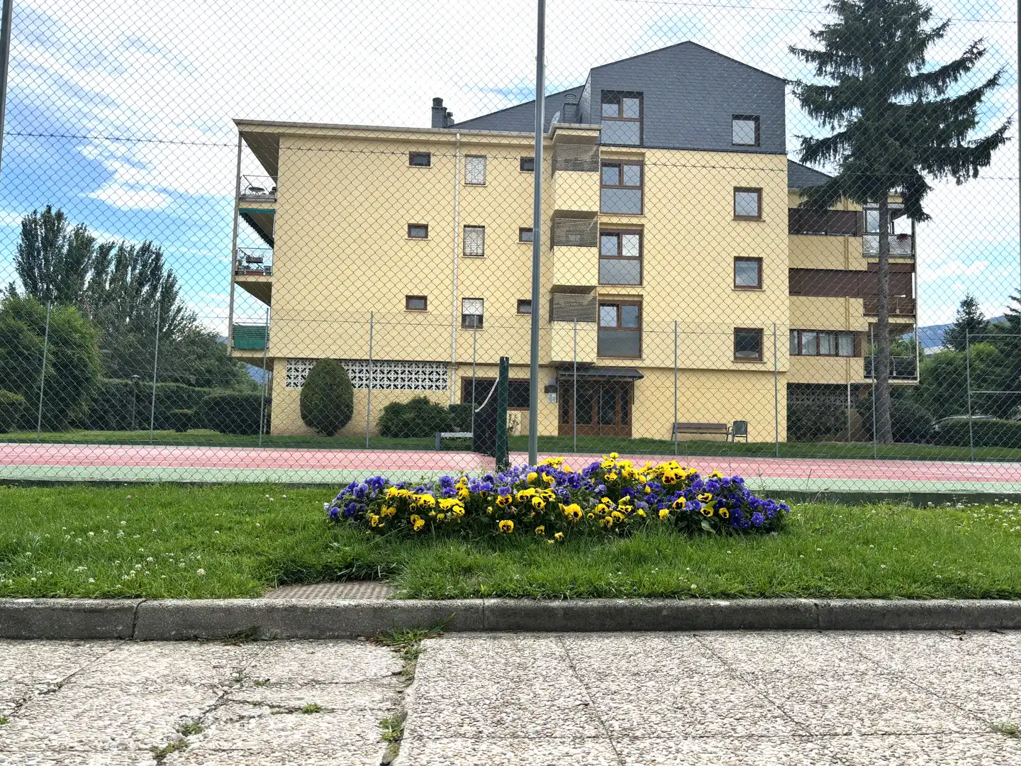 Vista exterior de Pis en venda en El Escorial amb Calefacció, Terrassa i Traster