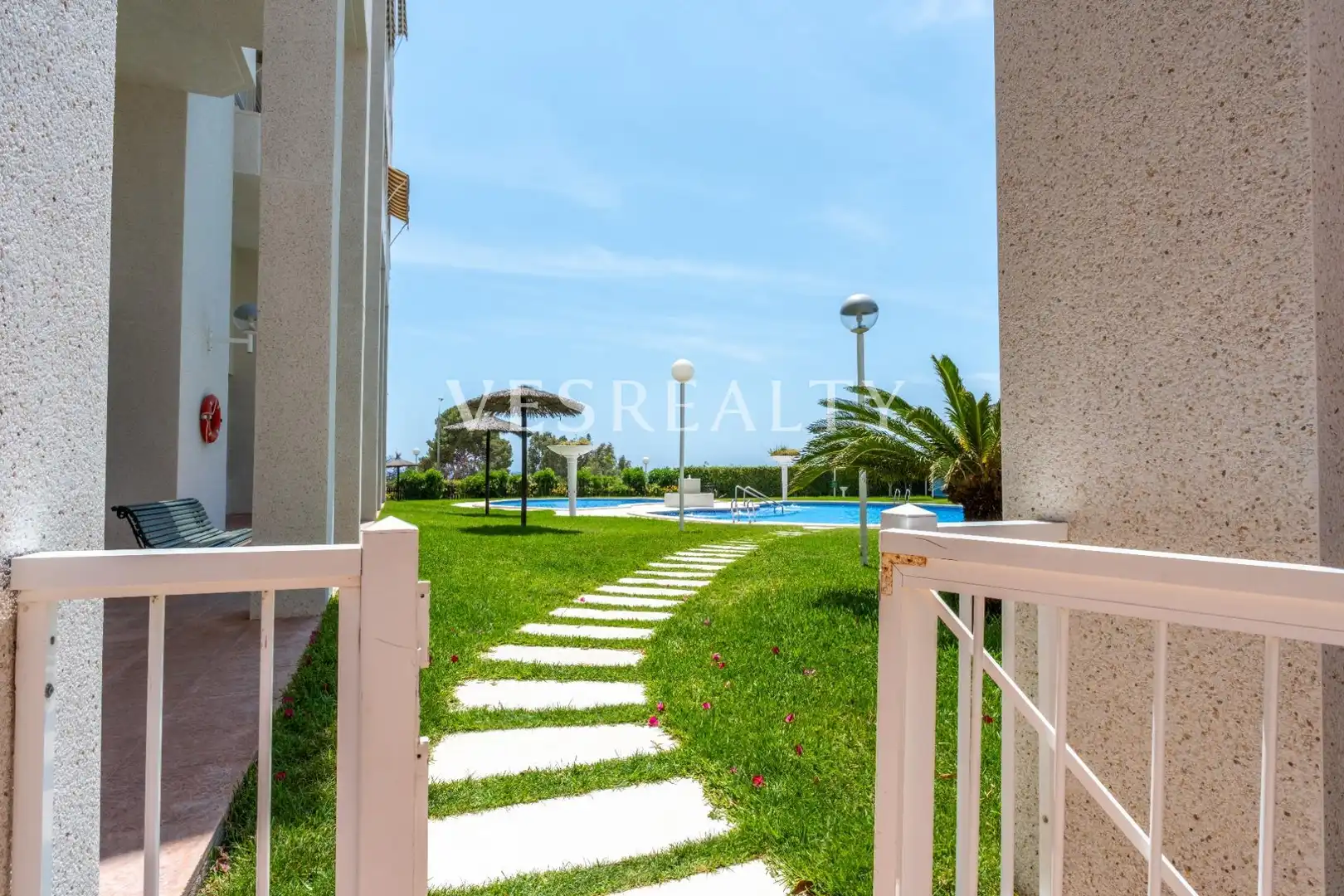 Vista exterior de Àtic de lloguer en Alicante / Alacant amb Jardí privat, Terrassa i Balcó