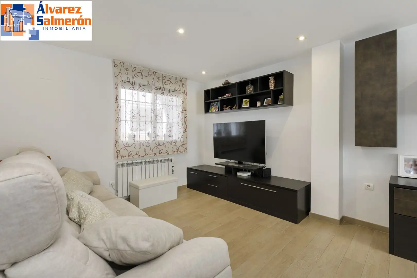 Sala de estar de Casa adosada en venta en La Zubia