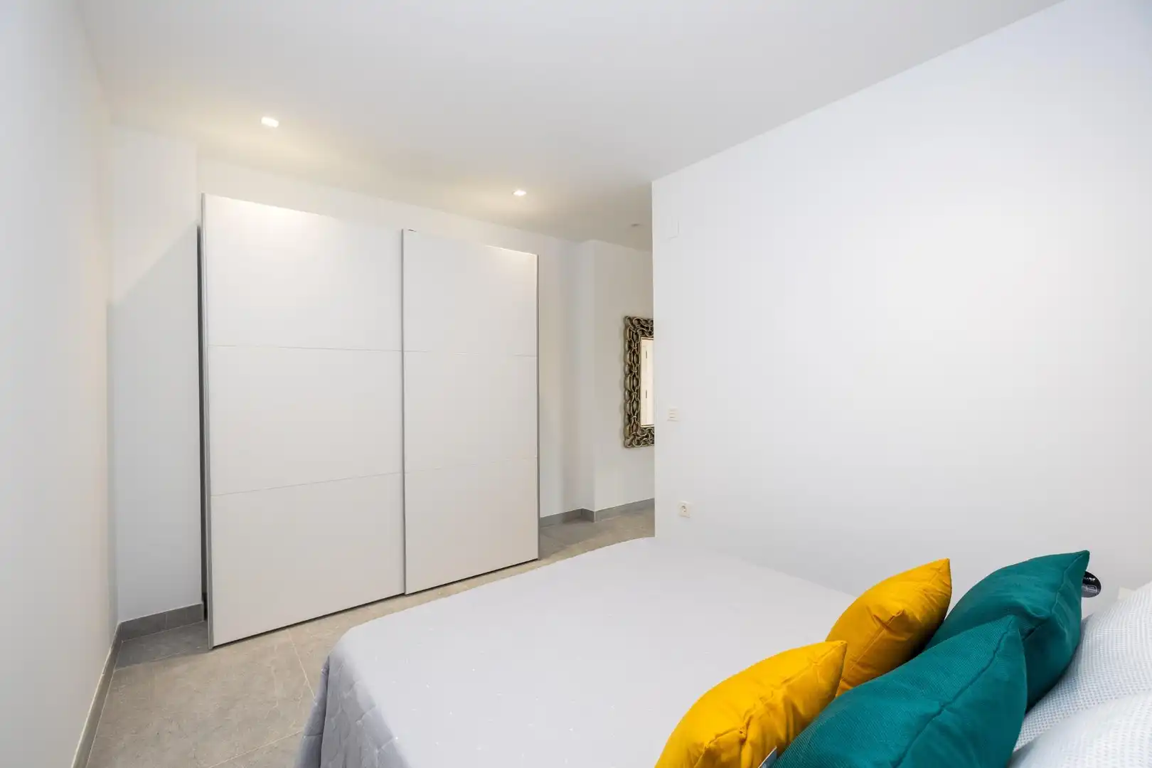 Bedroom of Flat for sale in Granada  with Air Conditioner, Heating and Furnished