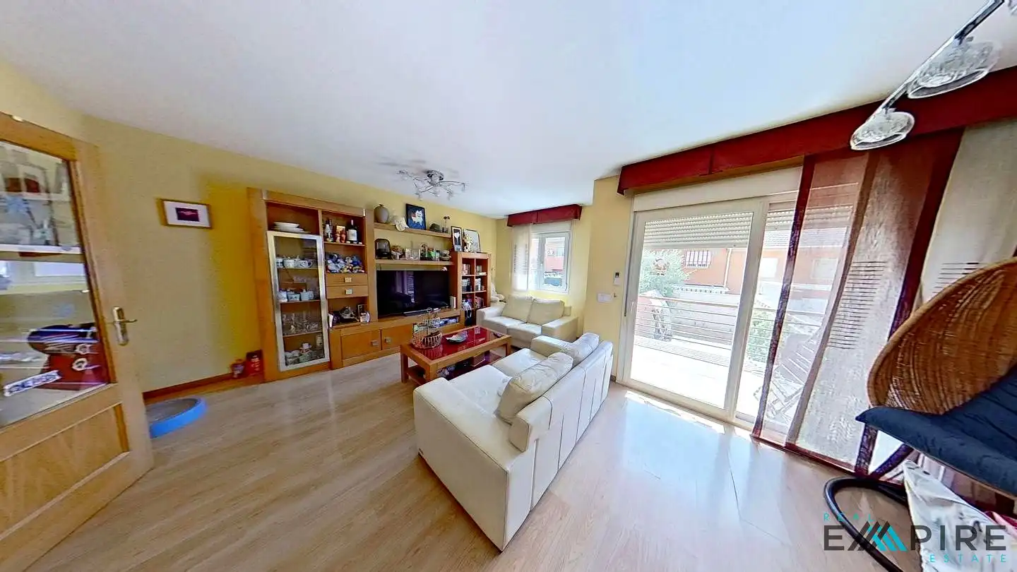 Sala d'estar de Casa adosada en venda en Valdemoro amb Aire condicionat, Calefacció i Moblat