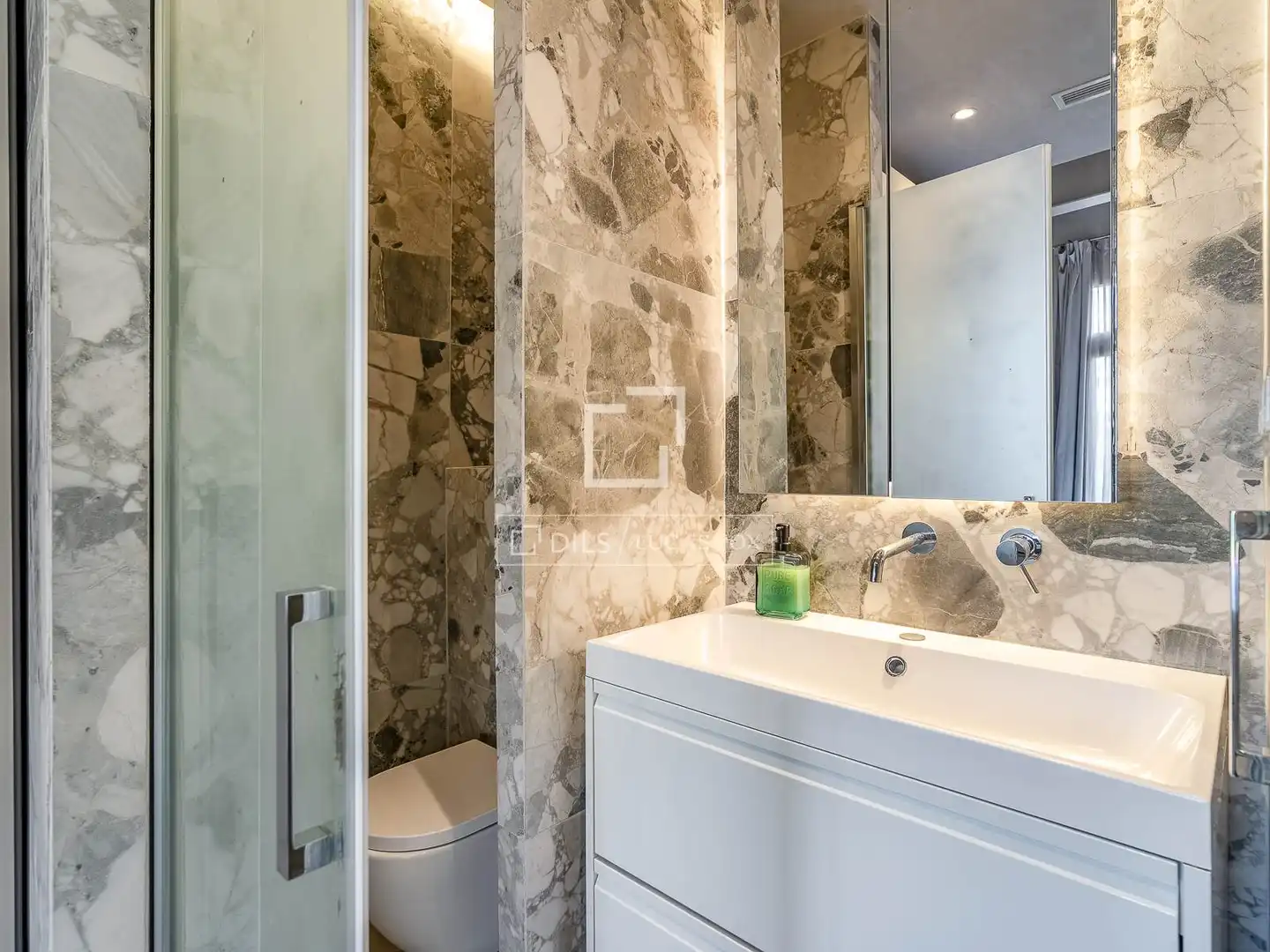 Baño de Piso en venta en Barcelona con Aire acondicionado, Calefacción y Amueblado