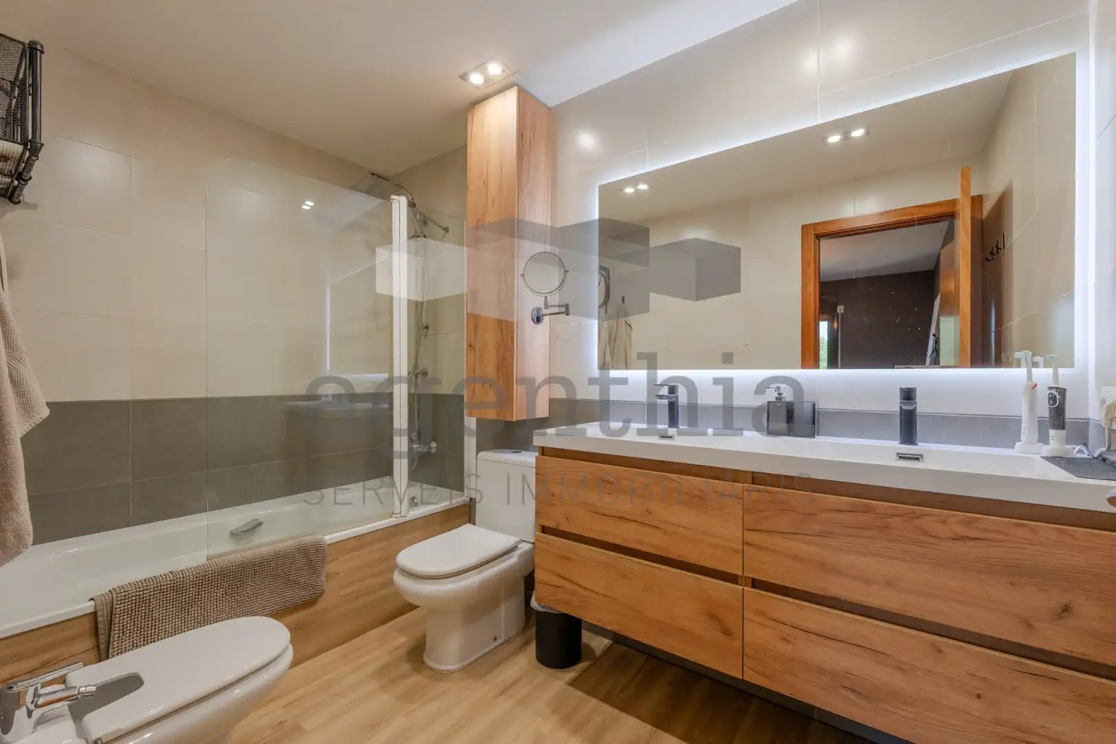 Baño de Casa adosada en venta en Aiguaviva con Aire acondicionado, Calefacción y Terraza