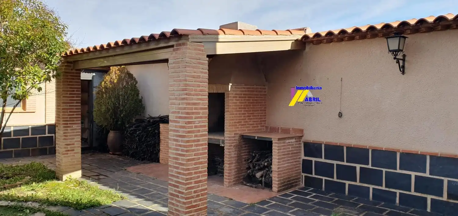 Houses for sale in Aldeaquemada
