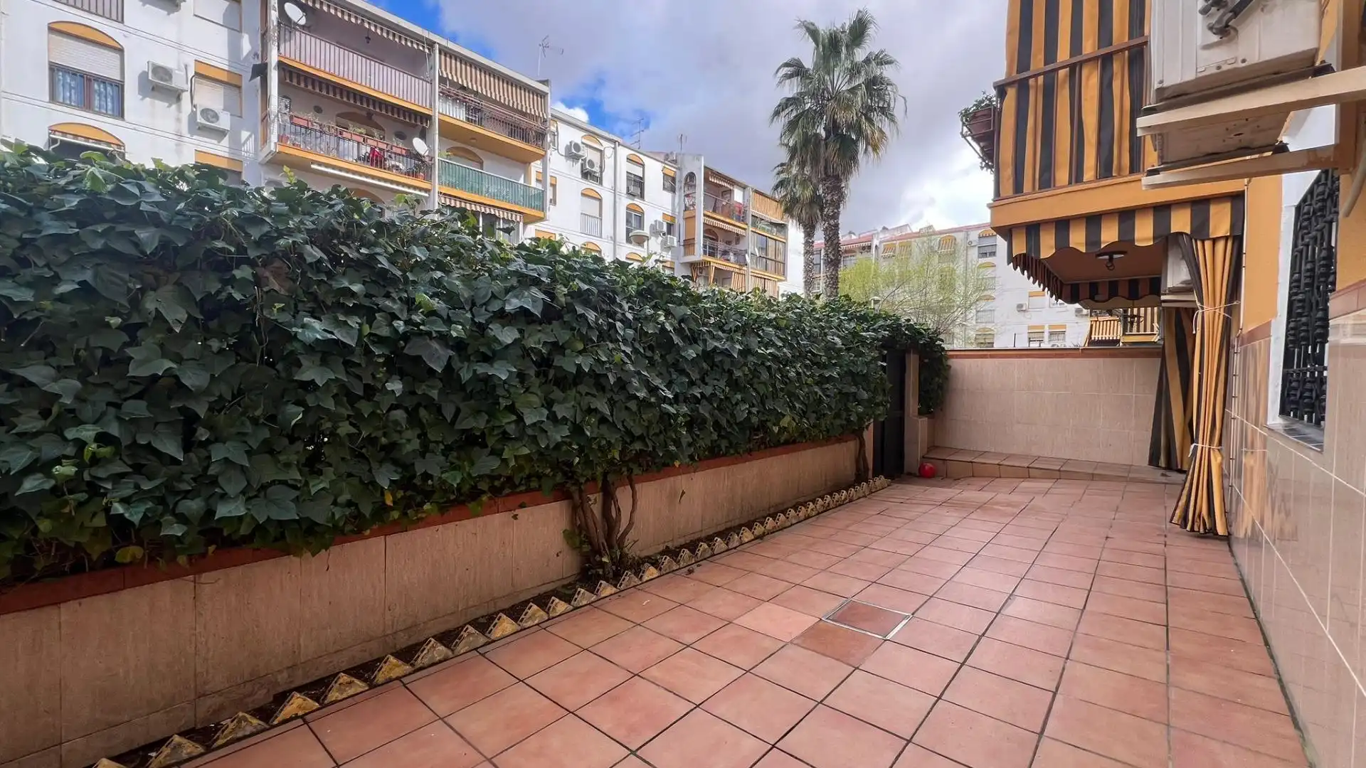 Exterior view of Flat for sale in  Córdoba Capital  with Terrace and Balcony