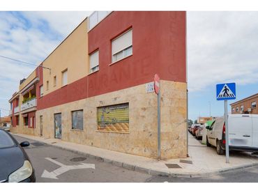 Local commercial à vendre à Calle LUCHANA