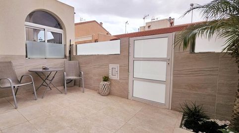 Foto 3 de Casa adosada en venta en Calle Liszt, 409, Zona Carrefour - Urbanizaciones, Torrevieja