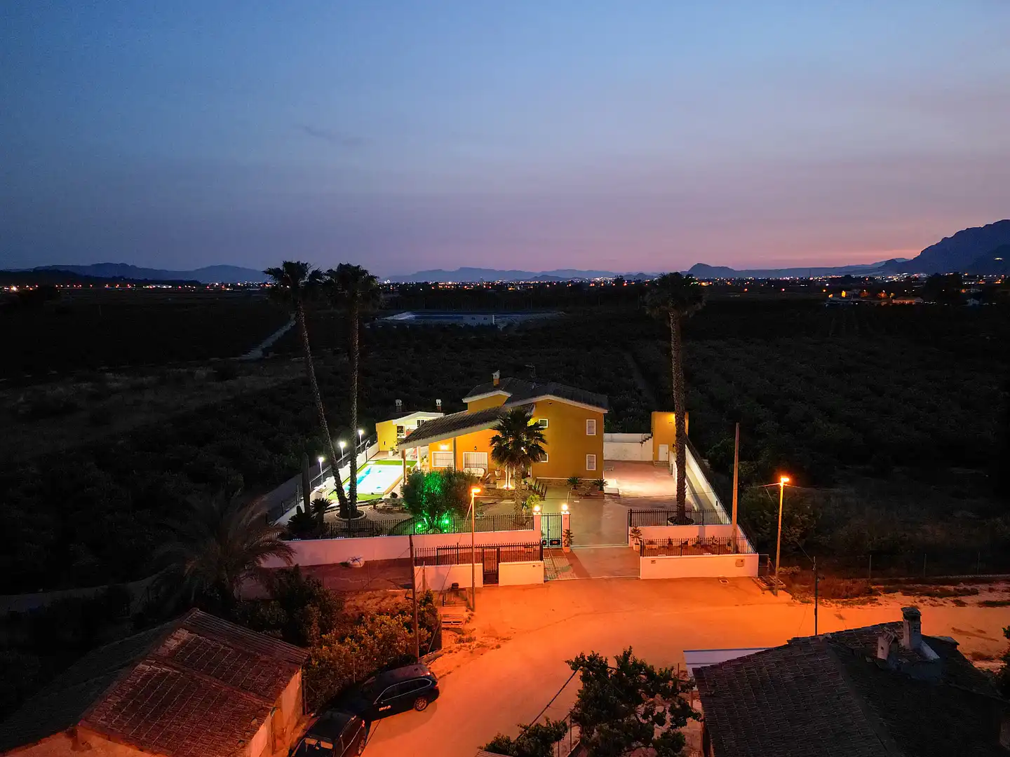 Vista exterior de Casa o xalet en venda en Orihuela amb Aire condicionat, Jardí privat i Terrassa