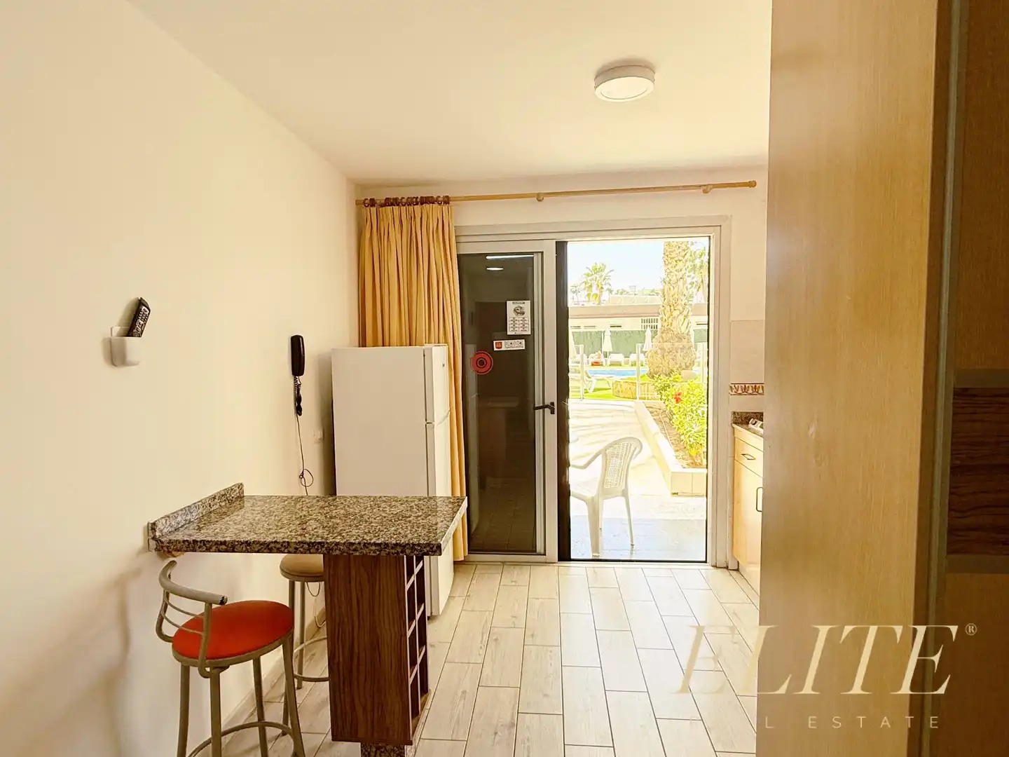 Cocina de Estudio en venta en San Bartolomé de Tirajana con Jardín privado, Terraza y Amueblado