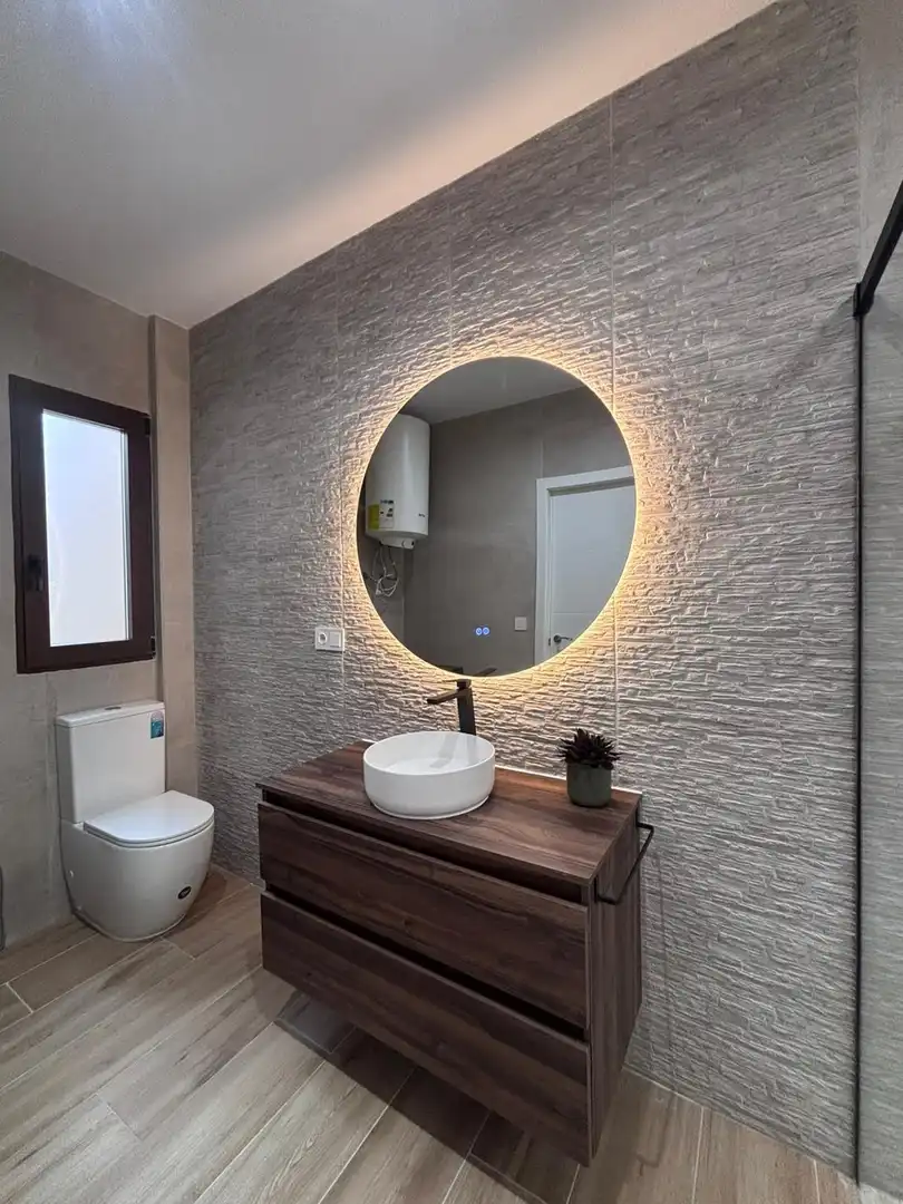 Bathroom of Flat for rent in Granada  with Air Conditioner, Furnished and Balcony