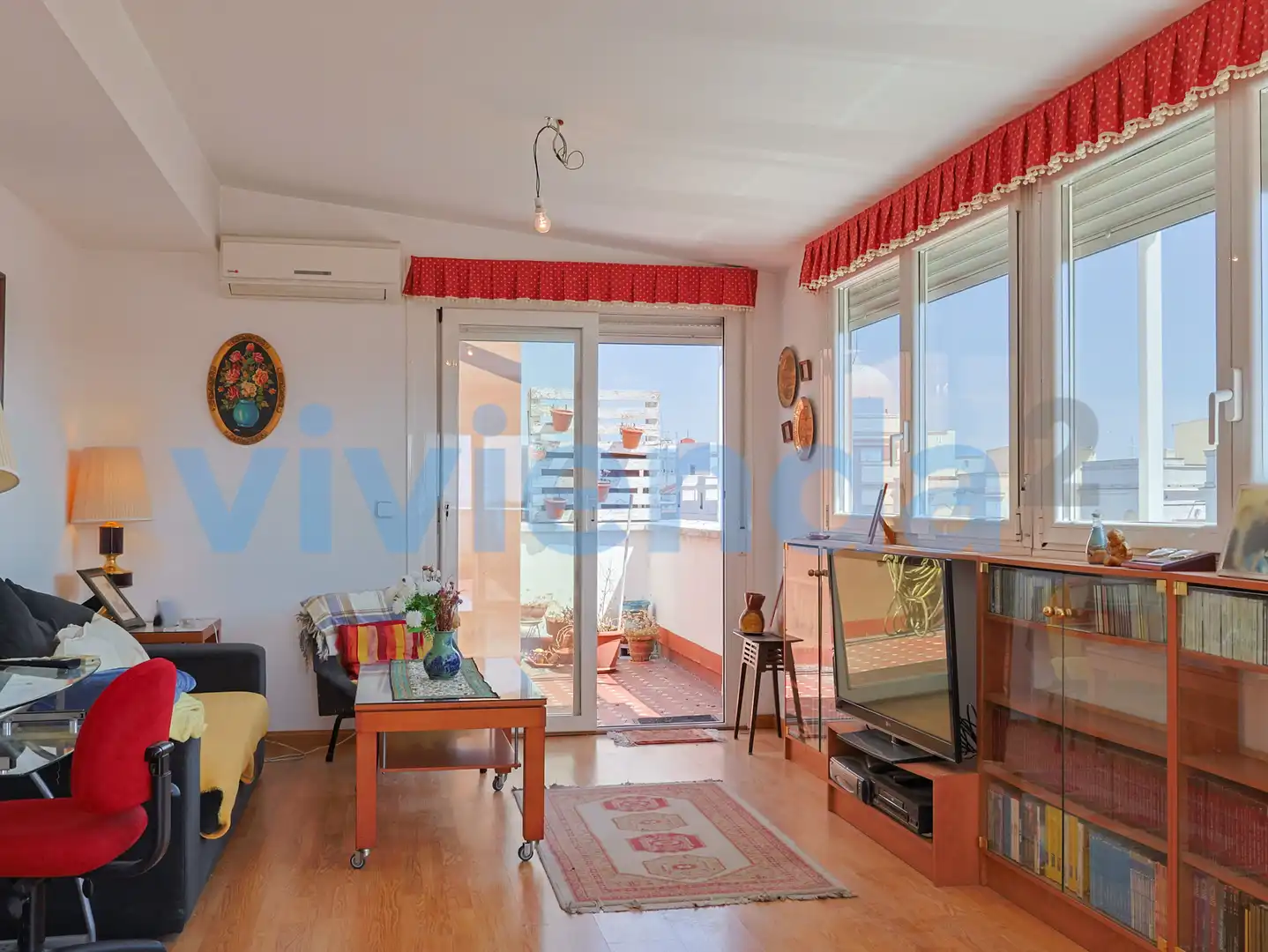 Wohnzimmer von Dachboden zum Verkauf in Madrid mit Klimaanlage, Heizung und Terrasse