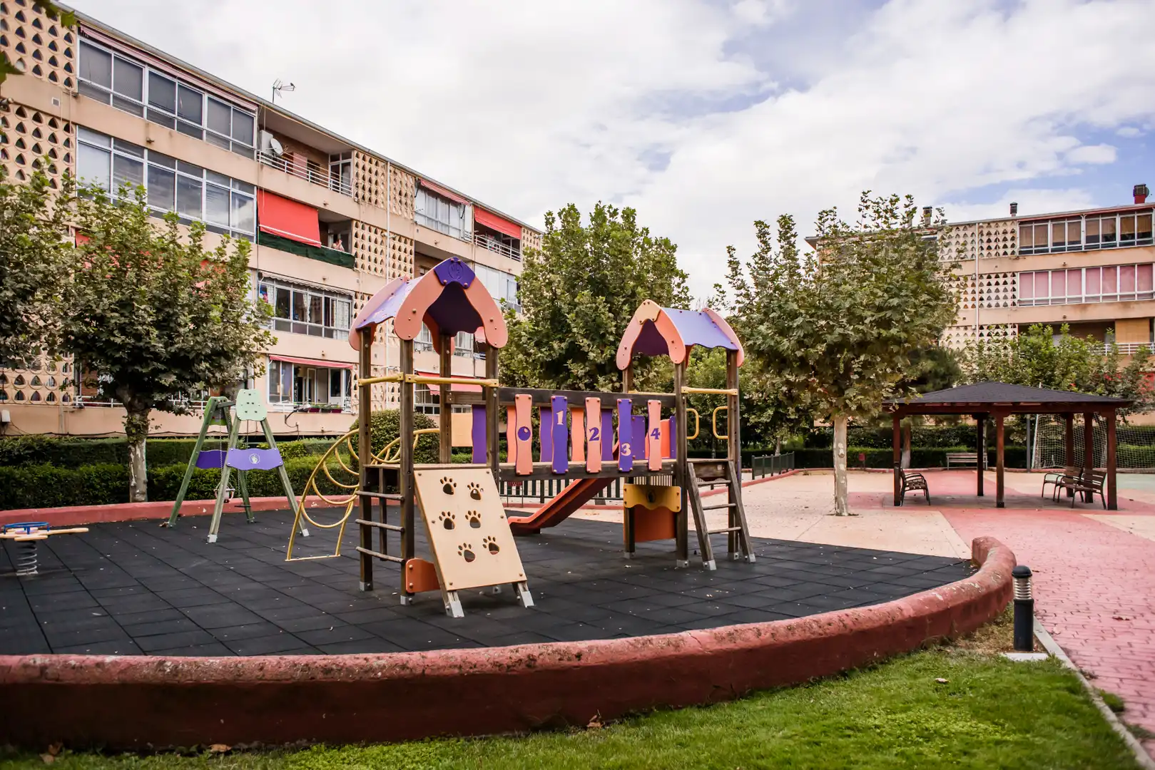 Vista exterior de Piso en venta en Colmenar Viejo con Calefacción, Terraza y Piscina comunitaria