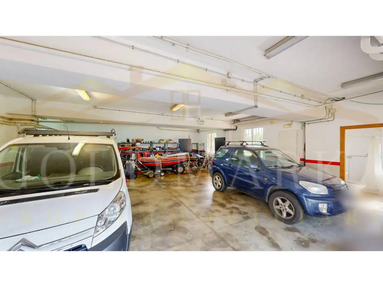 Aparcament de Casa o xalet en venda en Sabadell amb Aire condicionat, Jardí privat i Terrassa