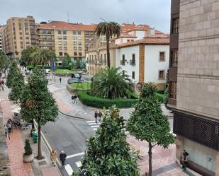 Vista exterior de Pis de lloguer en Oviedo  amb Calefacció