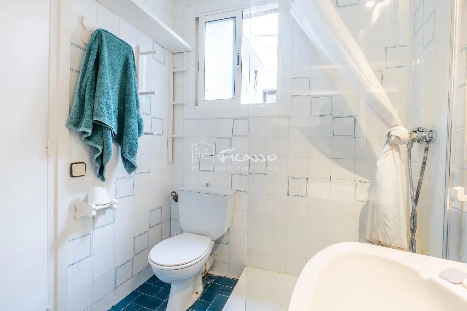 Baño de Piso de alquiler en Barcelona con Aire acondicionado, Calefacción y Parquet