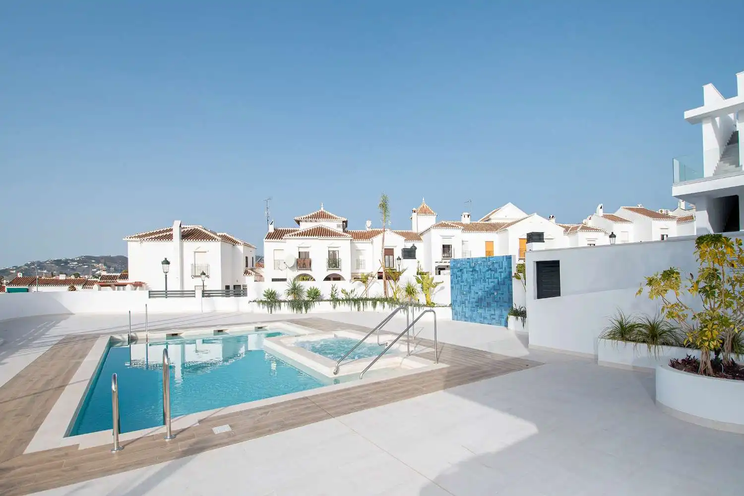 Vista exterior de Casa adosada en venta en Nerja con Aire acondicionado, Calefacción y Terraza
