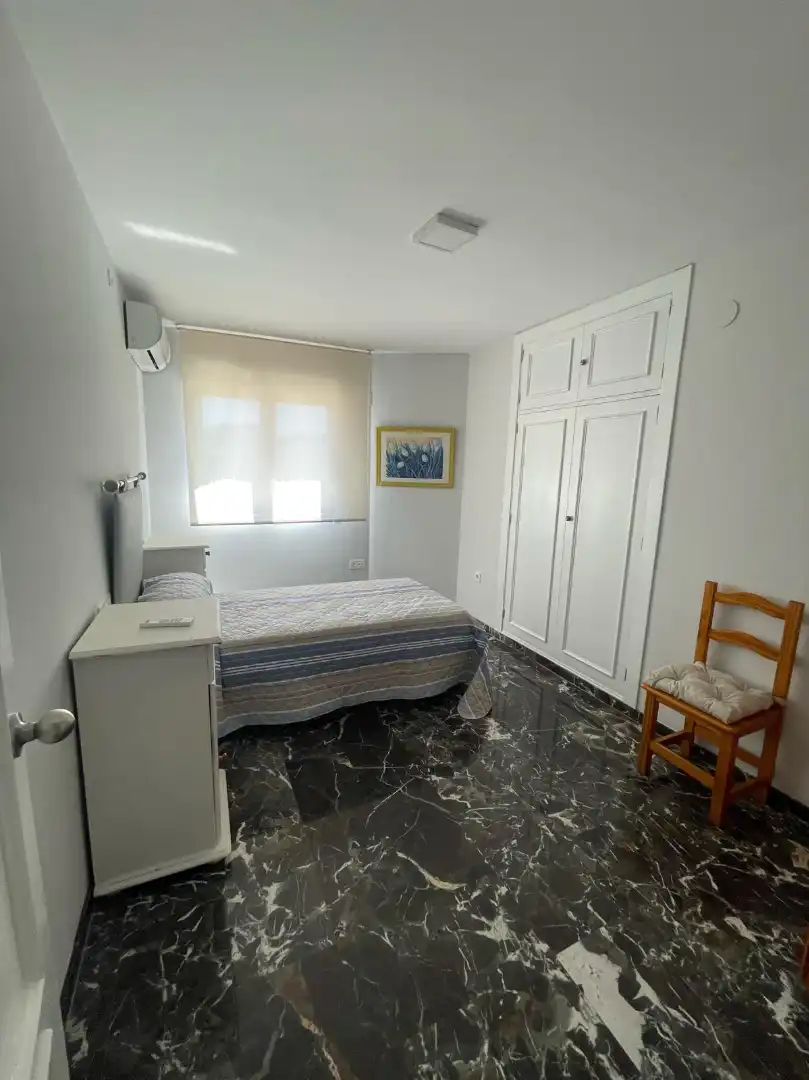 Bedroom of Flat for rent in Granada  with Air Conditioner, Heating and Furnished