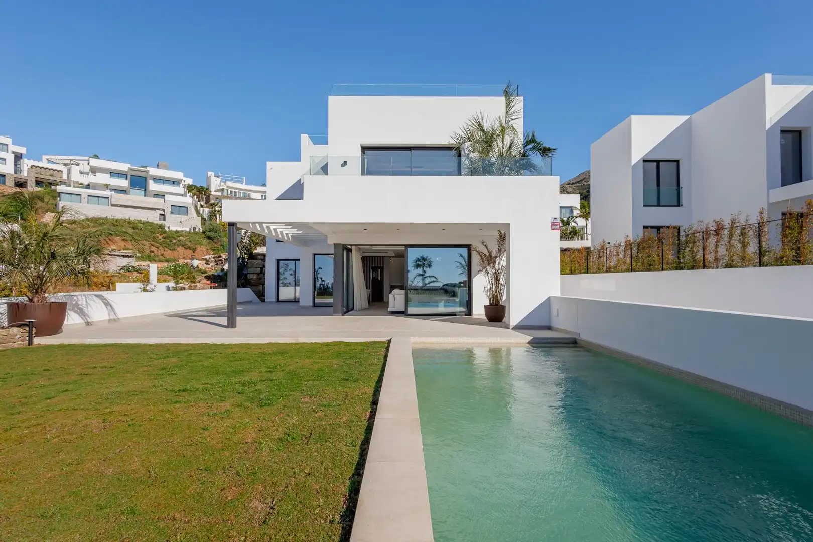 Vista exterior de Casa o xalet en venda en Mijas amb Aire condicionat, Calefacció i Jardí privat