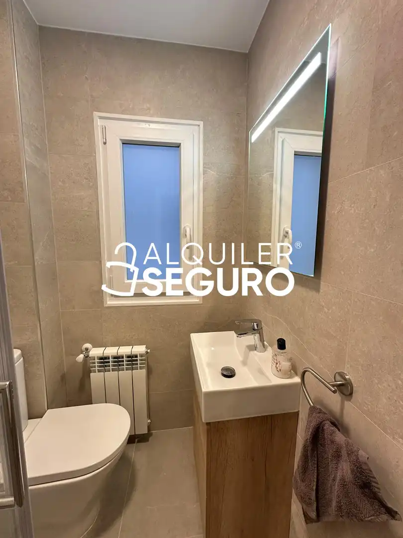 Badezimmer von Wohnung zur Miete in Madrid mit Heizung und Terrasse