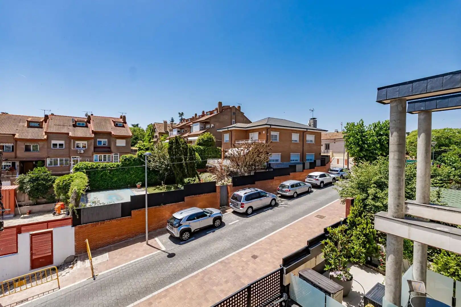 Vista exterior de Casa adosada en venta en Pozuelo de Alarcón con Aire acondicionado, Calefacción y Piscina