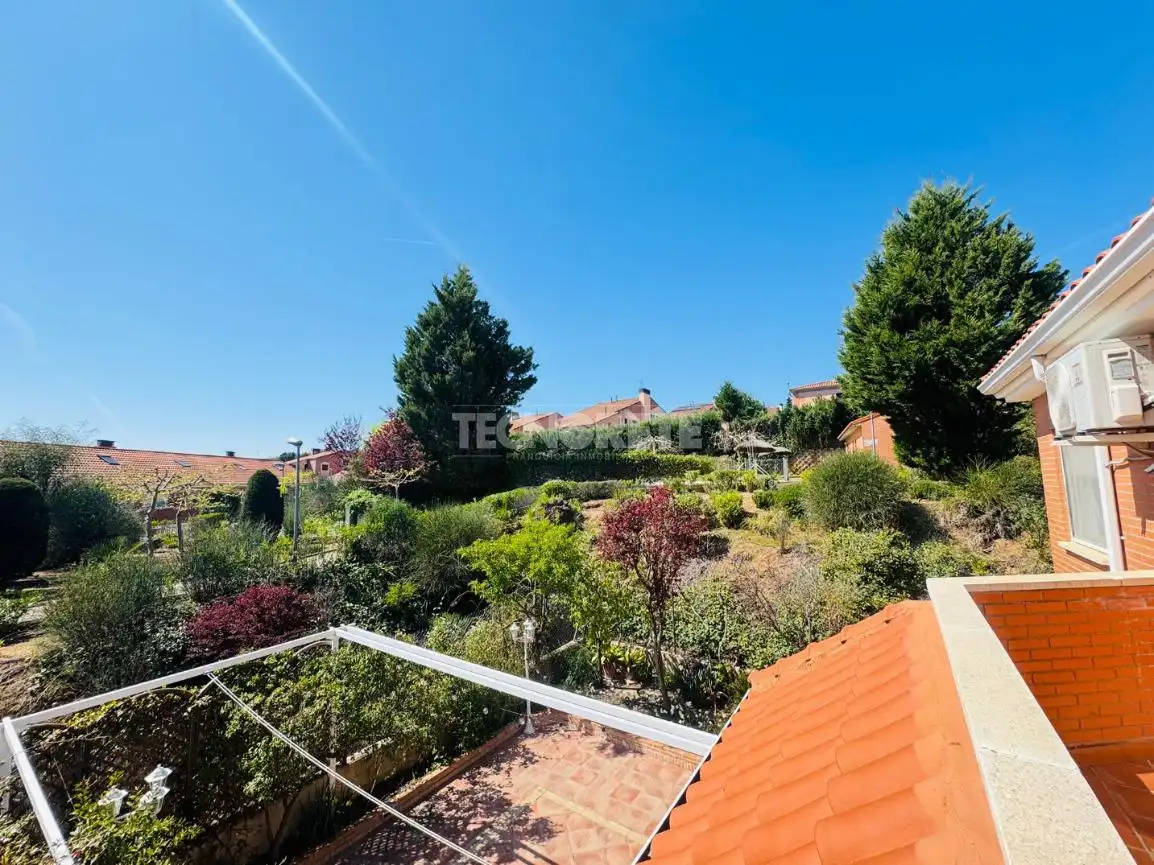 Jardí de Casa adosada en venda en Toledo amb Aire condicionat, Calefacció i Terrassa