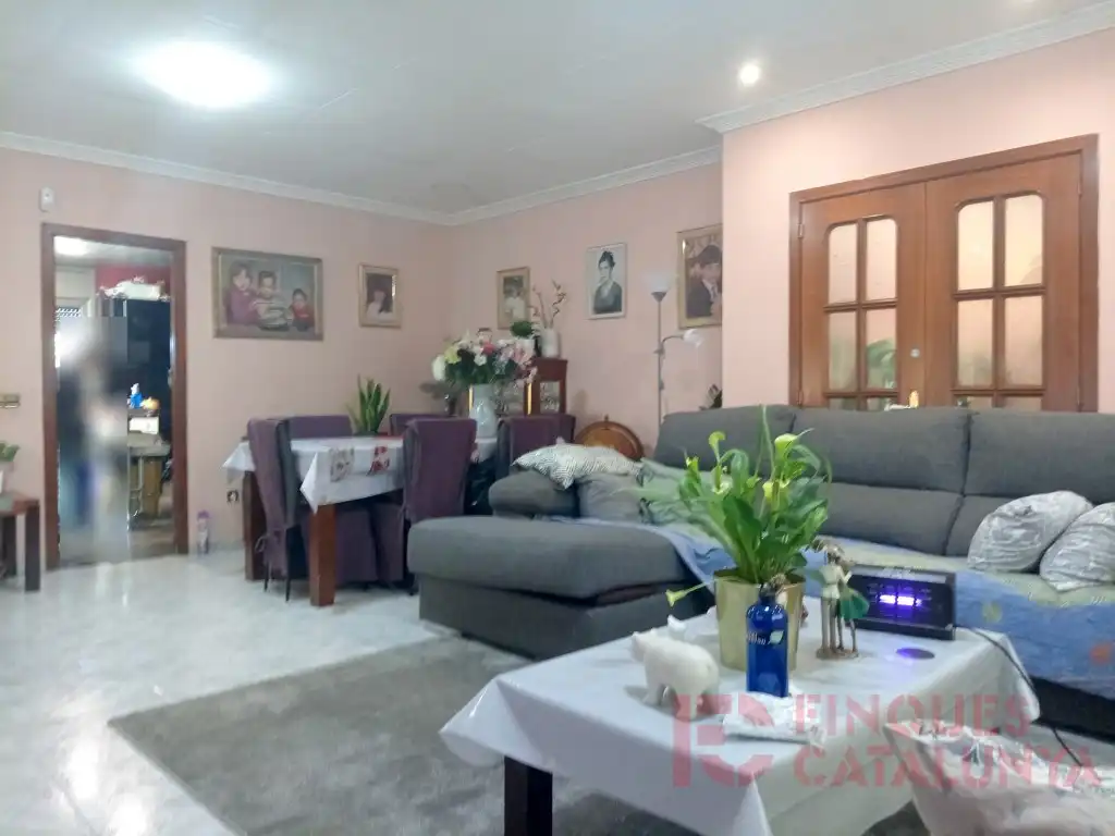 Sala d'estar de Casa o xalet en venda en Vilobí d'Onyar