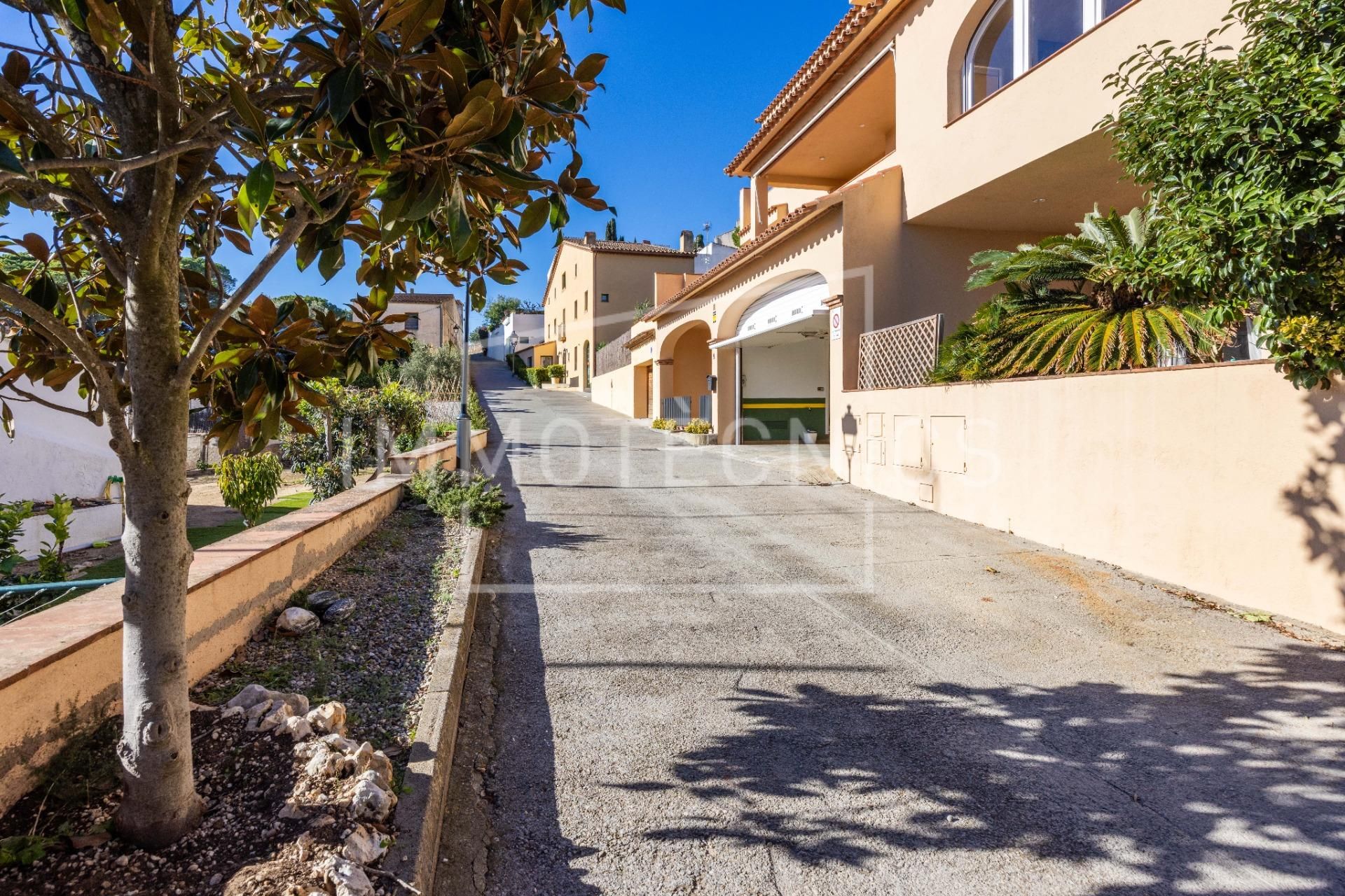 Exterior view of Houses for sale in Sant Vicenç de Montalt  with Terrace and Balcony