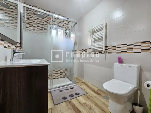 Baño de Piso en venta en Parla con Aire acondicionado y Calefacción
