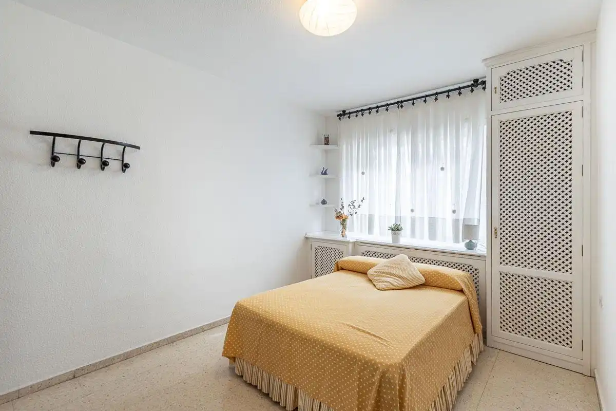 Habitación de Planta baja en venta en Granada con Amueblado
