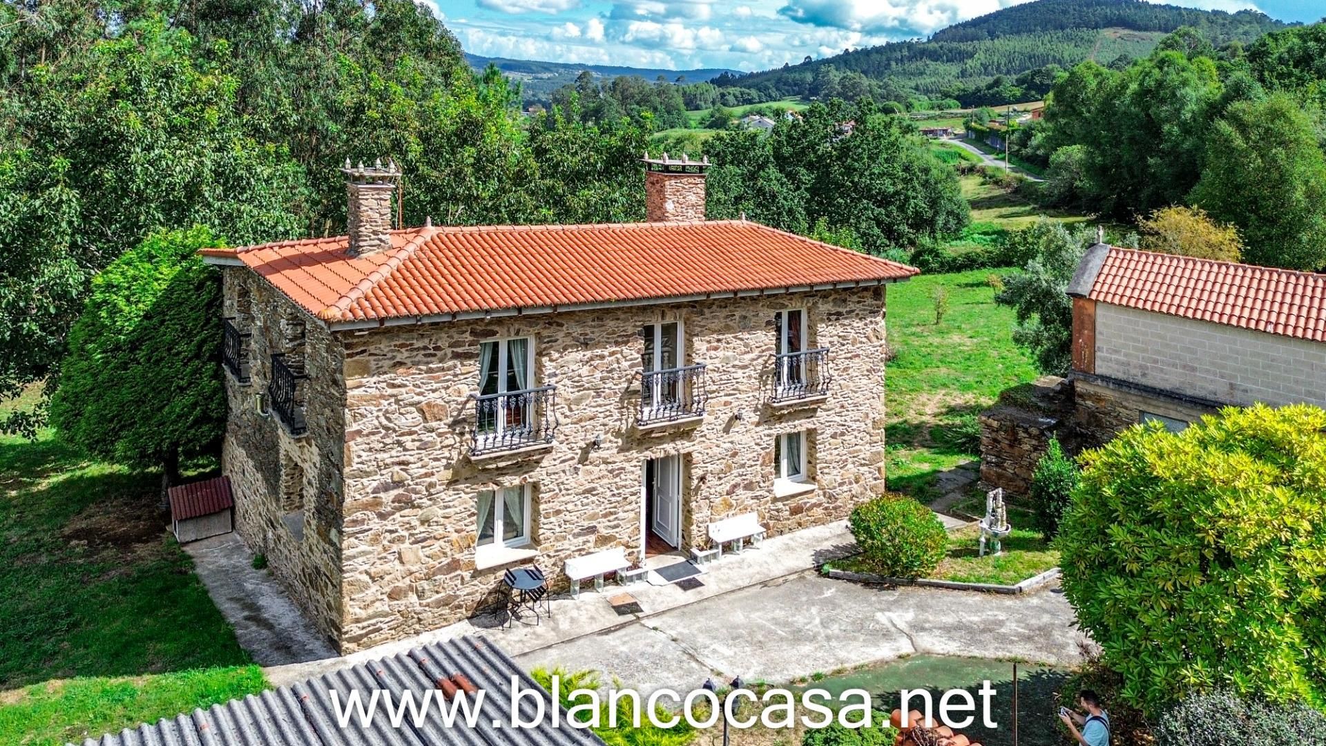 Exterior view of House or chalet for sale in A Laracha    with Heating and Balcony
