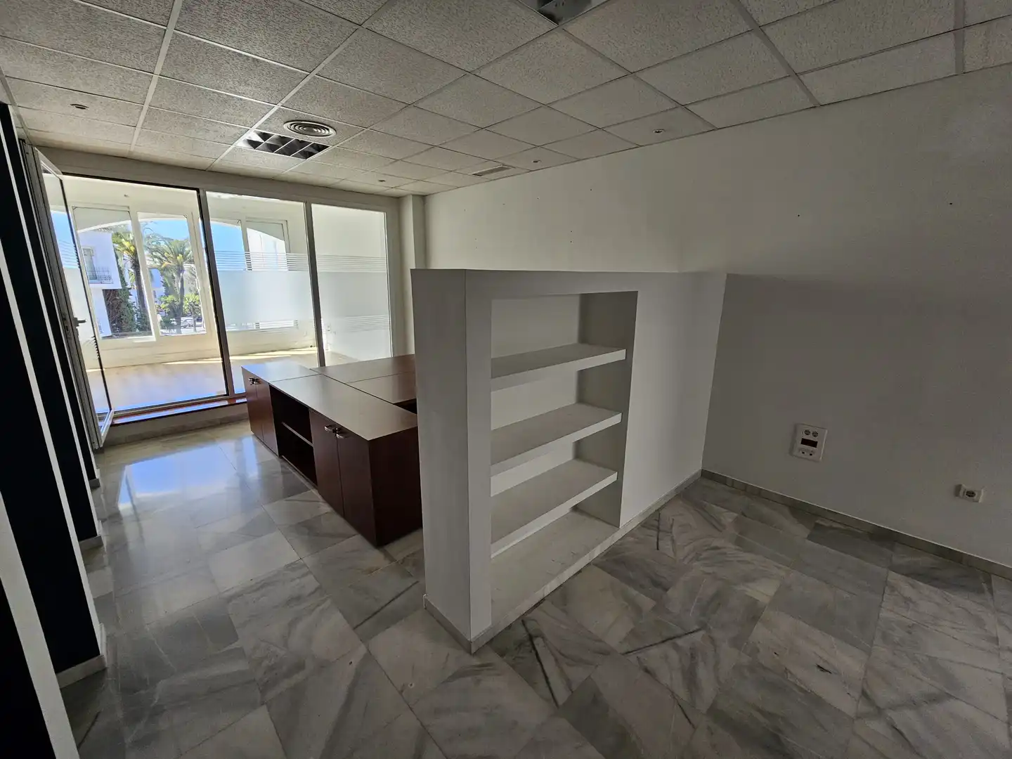 Local de lloguer en Marbella amb Aire condicionat, Parquet i Alarma