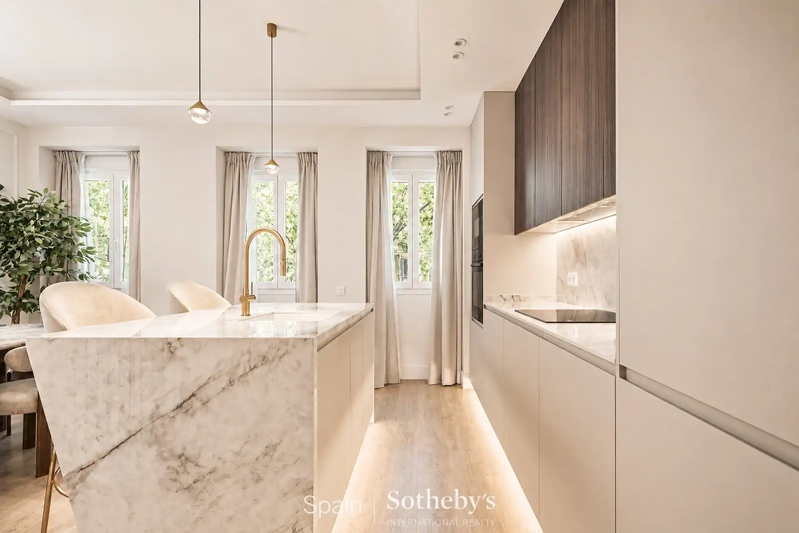Cuina de Apartament en venda en Madrid amb Aire condicionat