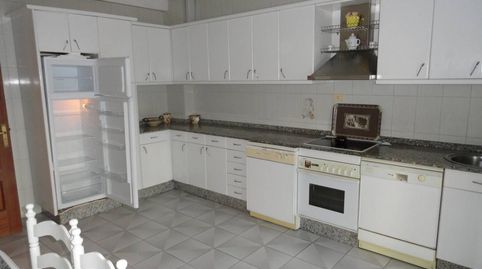 Amplio y luminoso piso ubicado en zona céntrica de la localidad de A Rúa de Valdeorras (muy próximo a los principales servicios de, image 2