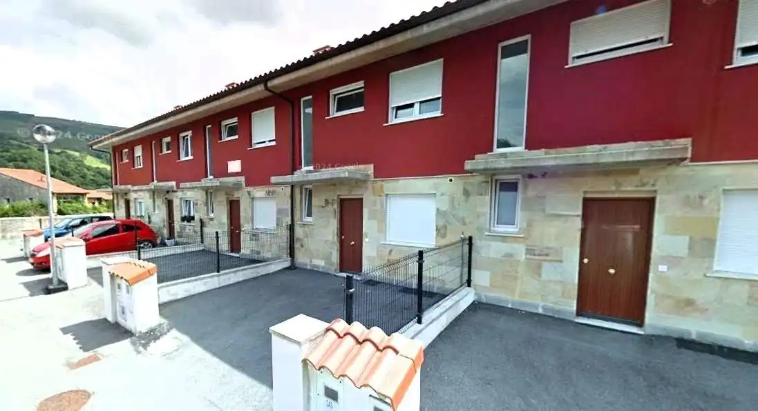 Vista exterior de Casa o xalet en venda en Santa María de Cayón amb Calefacció, Jardí privat i Terrassa